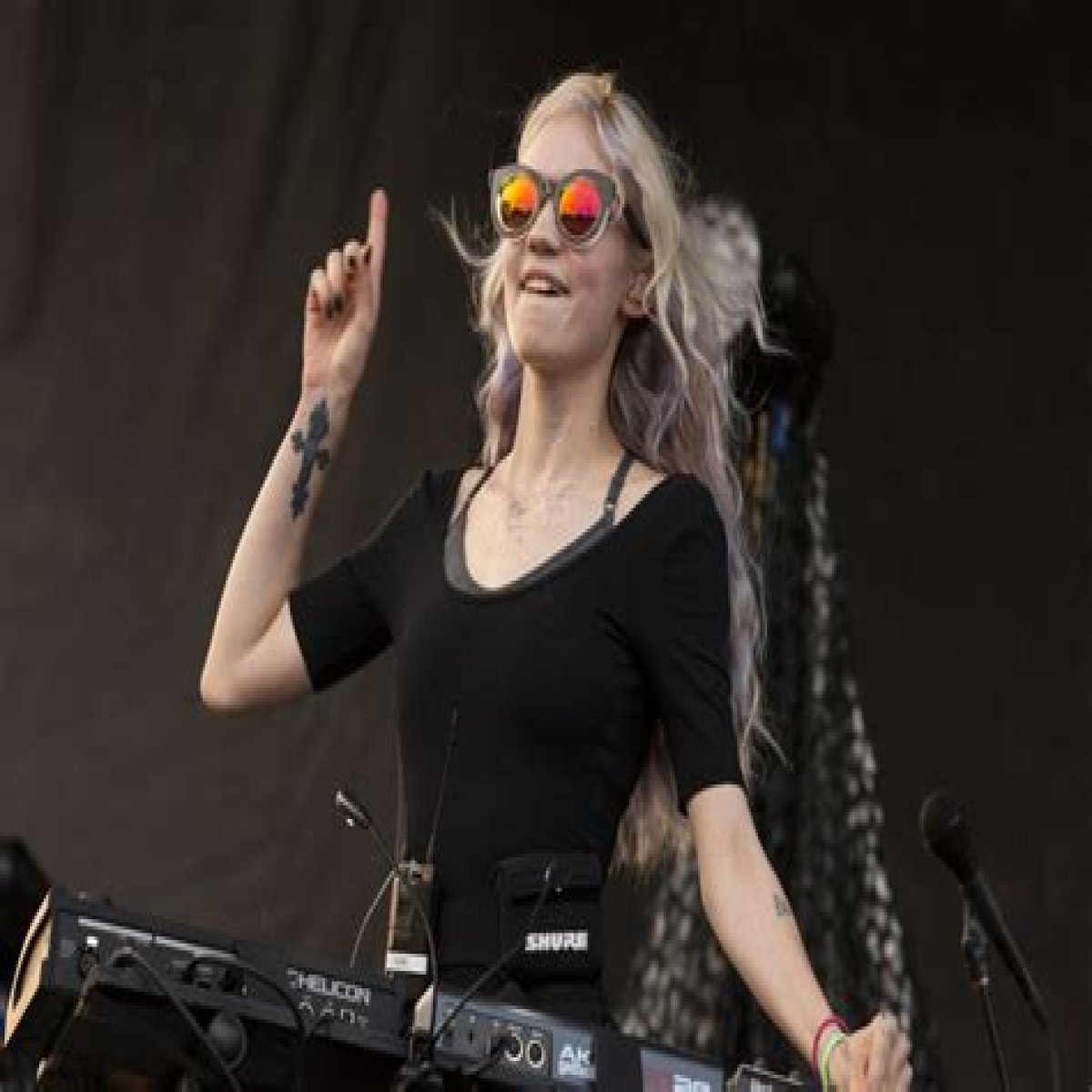 Grimes Net Worth – How Much is Grimes Worth?