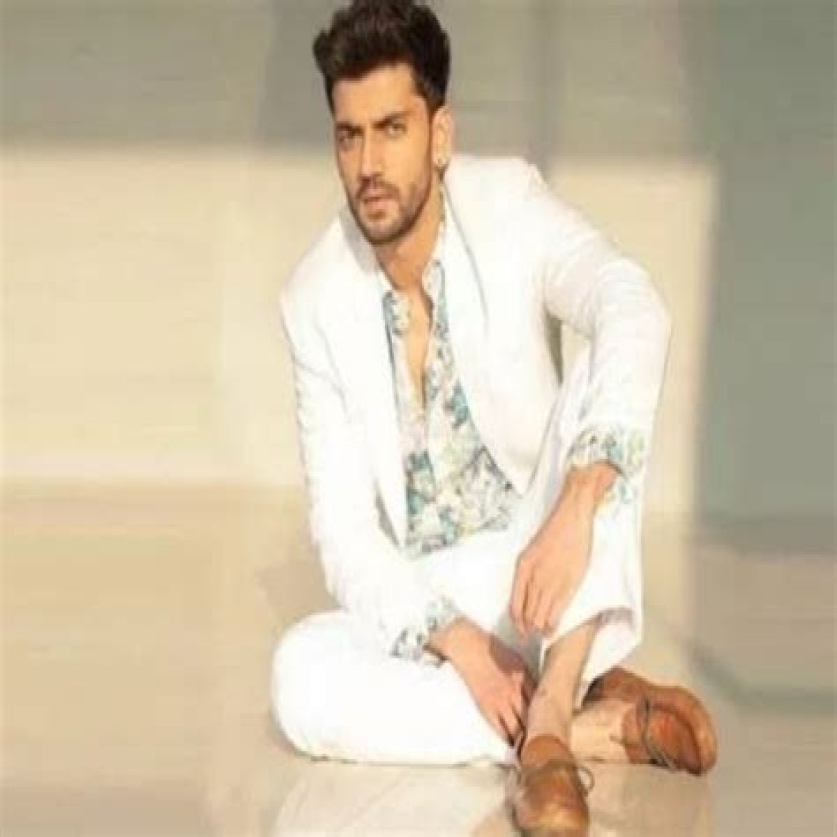 Zaheer Iqbal Lifestyle (Actor) Age, Biography, Height, Weight, Girlfriend, Net Worth, Affairs & Facts